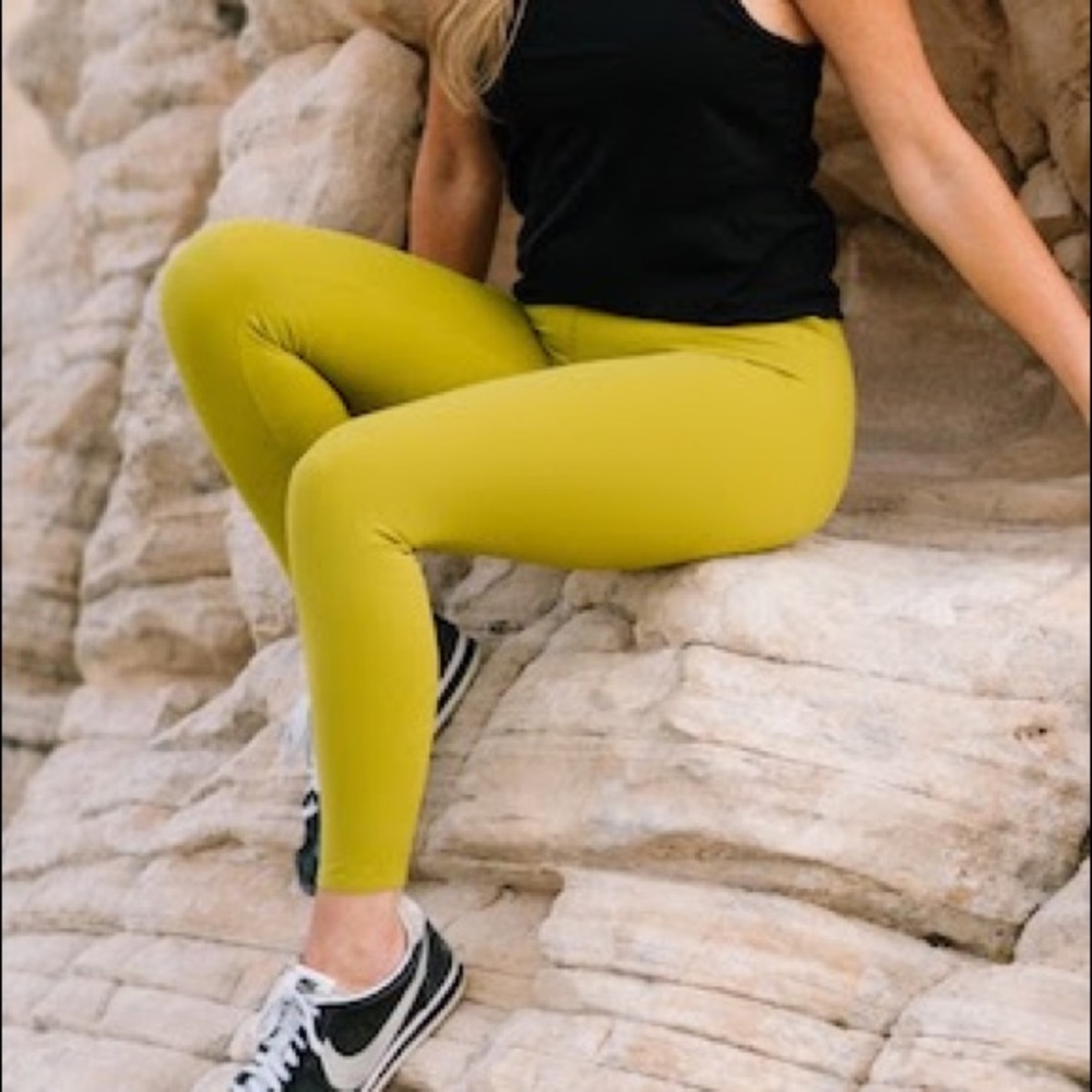 ZYIA SZ 12, pistachio luxe green active leggings.